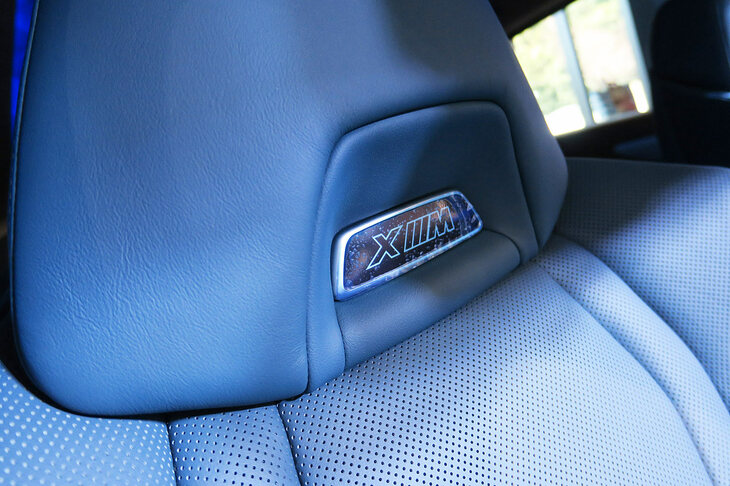 BMW XM（フロントシート）