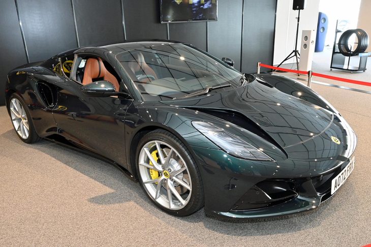 「JAPAN LOTUS DAY 2022」の会場に展示された「ロータス・エミーラV6ファーストエディション」。