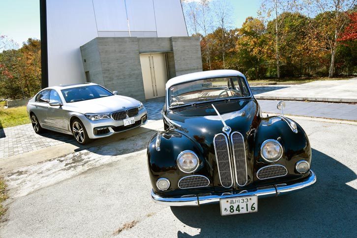 「BMW 3200S」（手前）と「BMW 7シリーズ」（奥）。（写真＝BMW Club Japan／小池義弘）