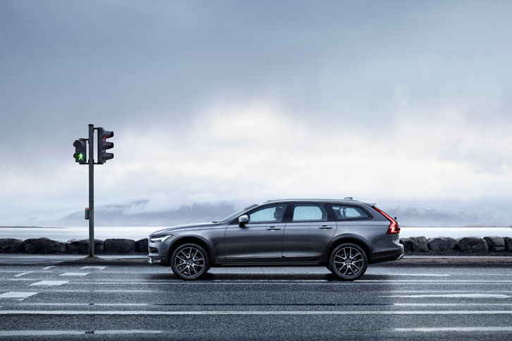 ボルボV90クロスカントリー