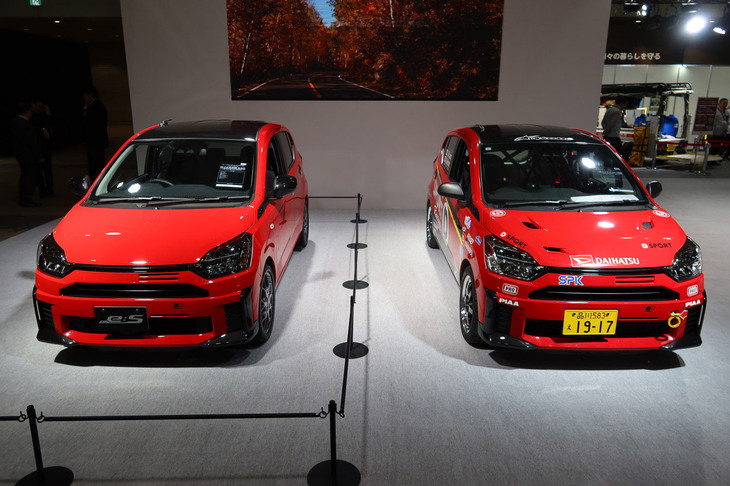ダイハツ・ミラ イースGR SPORTコンセプト（写真左）とミラ イース モータースポーツ参戦車（同左）