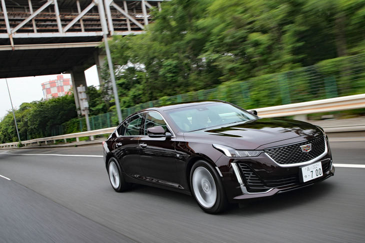 「プラチナム」のエンジンとドライブトレインの組み合わせは、本国のラインナップではもっとも穏やかな仕様となるが、それでも0-60mph（約96km/h）加速は6.6秒（米国仕様）と、十分な動力性能を備えている。