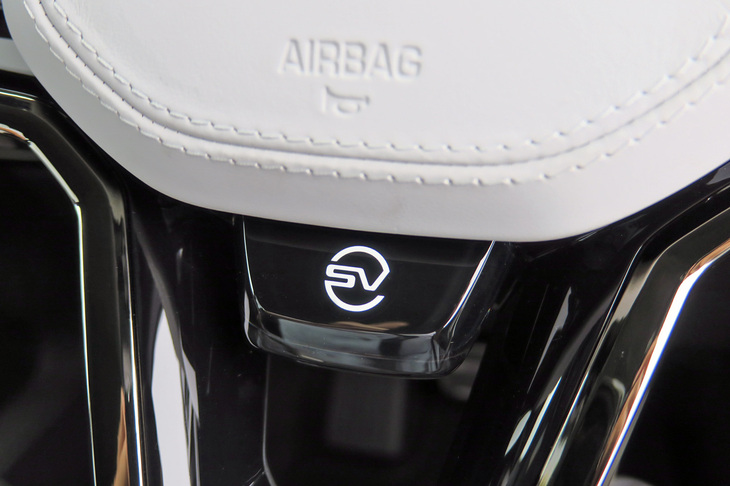 レンジローバー・スポーツSVエディションワン（「SV」ロゴ）