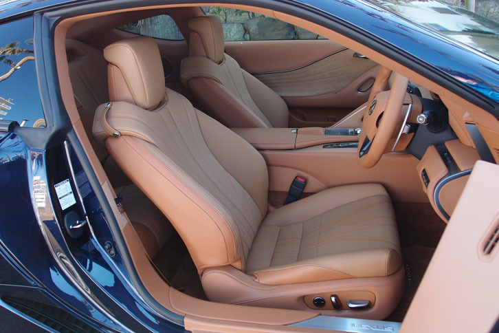 レクサスLC500h（フロントシート）