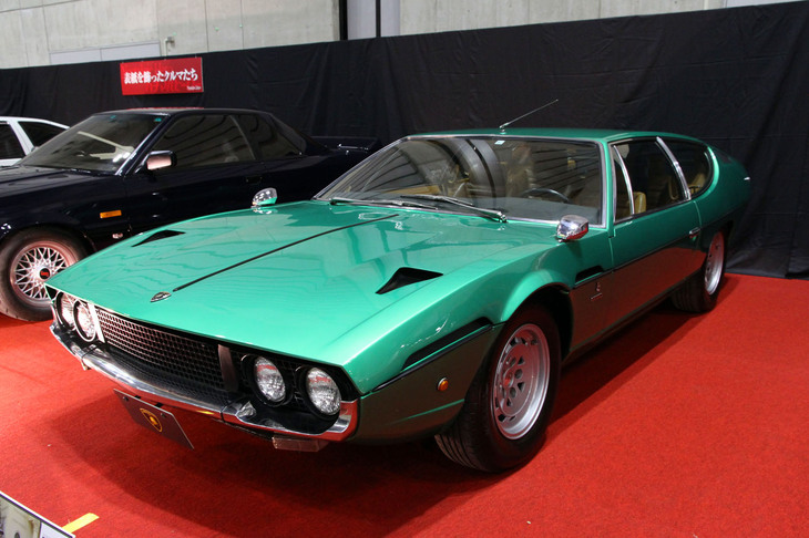 特別展示車両の1975年「ランボルギーニ・エスパーダ」。ベルトーネ（スタイリストはガンディーニ）の手になるフル4シーターGT。