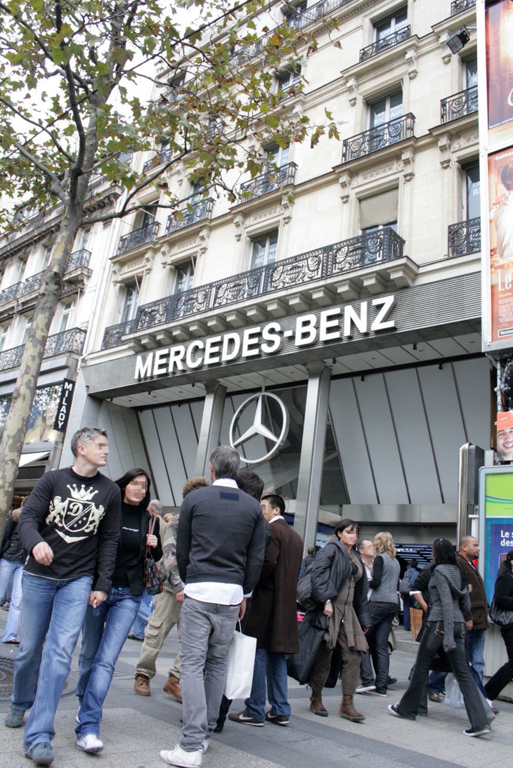 118番地にあったメルセデス・ベンツのショールーム。2007年9月。