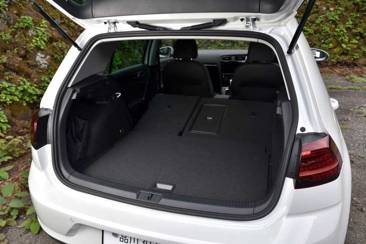 後席を倒した状態。荷室の積載容量は最大で1270リッターにまで拡大できる。