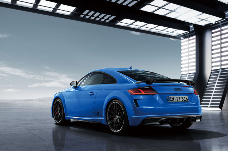 台数限定200台で販売される「TTクーペ ファイナルエディション」。ベースとなるのは最高出力245PSの2リッター直4直噴ターボエンジンを搭載する「TTクーペ45 TFSIクワトロ」。価格は793万円。