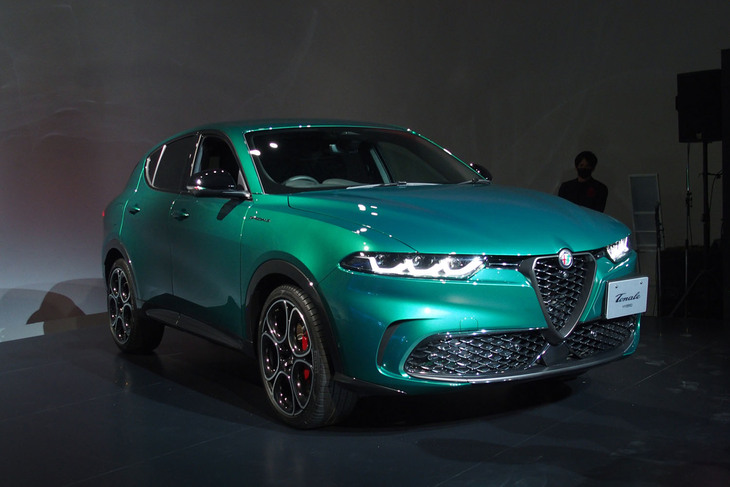 アルファ・ロメオ・トナーレ（フロントビュー）