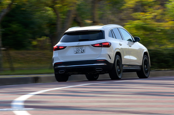 欧州では、電動化シフトの軌道修正が進んでいるので確かなことは言えないが、新型「GLA」はBEVとハイブリッド車のみとなり、純エンジン車、特にディーゼル車が存続する可能性は低い。ディーゼルエンジンを搭載したコンパクトSUVが欲しいという人は、この「GLA200d」を検討してみてはいかがだろう？