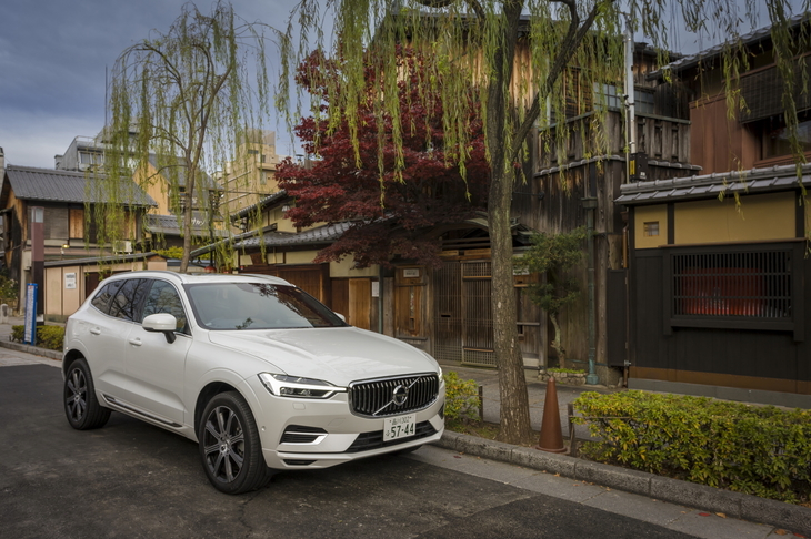 京都・祇園周辺を散策。モーター走行中はとりわけ静かなので周囲に迷惑をかけることなく移動できる。