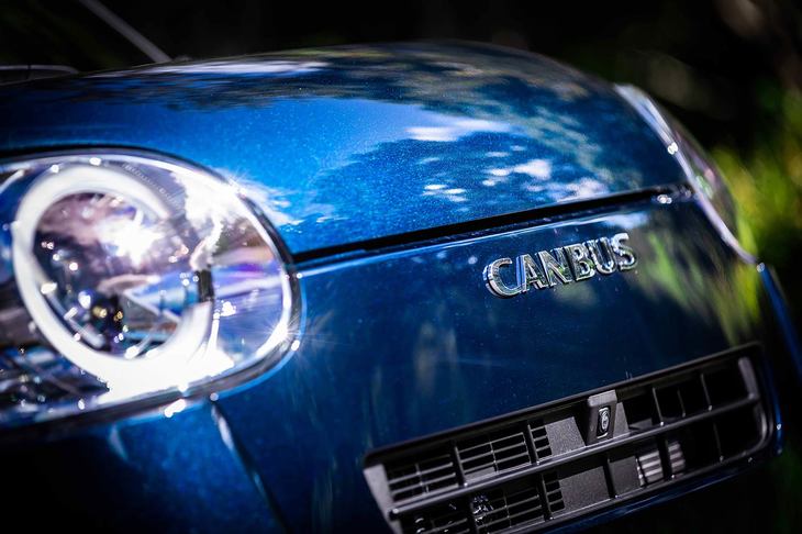 「ムーヴ キャンバス」は2016年に登場した軽のセミトールワゴンだ。初代のオーナーは実に9割が女性だったが、新型では男性や、「これまでのようなカワイイ系はちょっと……」と敬遠する大人の女性にも訴求すべく、新モデル「セオリー」を設定した。