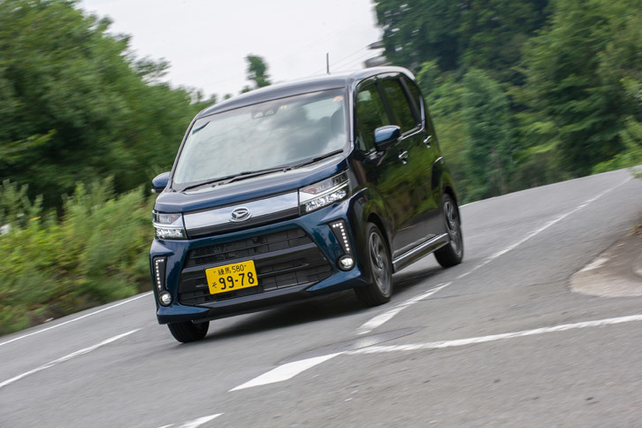 標準車、「カスタム」ともども、FF車のサスペンションには前後ともにスタビライザーが装備されている（4WD車はフロントのみ）。