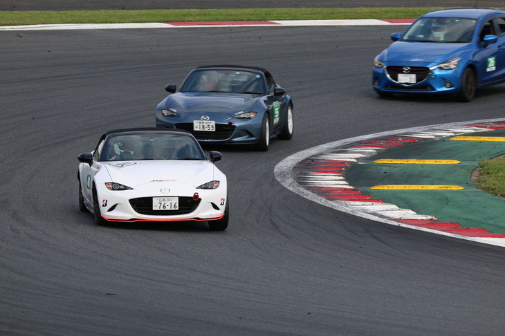 耐久レースであるマツダファン・エンデュランスの第4戦も開催された。通称「マツ耐」で知られる、満タン無給油による150分の耐久レースで、2018年は全6戦で争われている。「ロードスター」や「RX-8」といったスポーツカーだけでなく、「デミオ」などのコンパクトカーでも参戦可能だ。