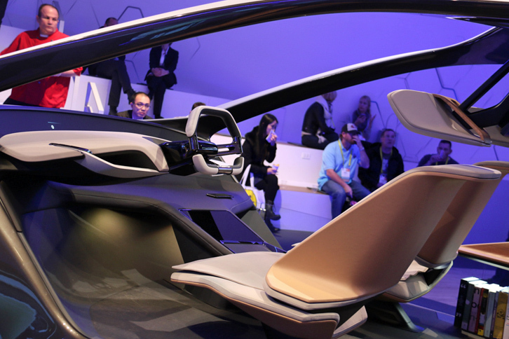 「BMWホロアクティブ タッチ」のダッシュボード。