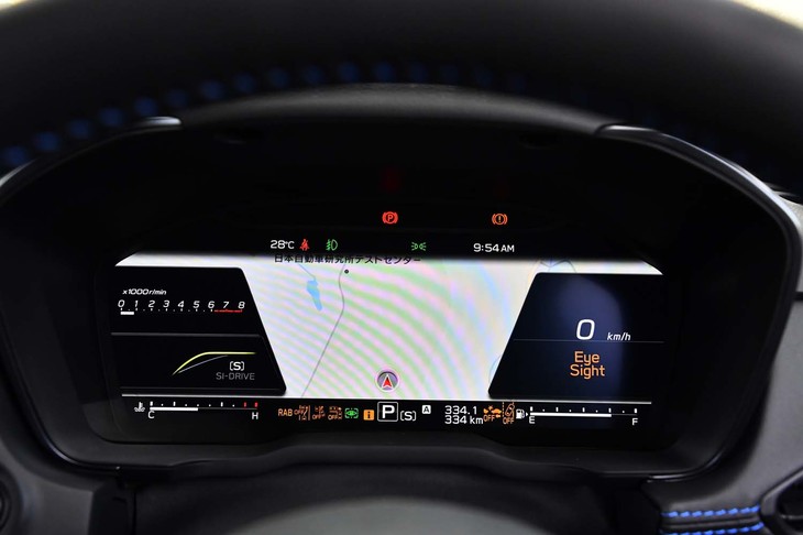 12.3インチのフル液晶メーター。写真のようにカーナビのマップを大きく映し出すことができる。