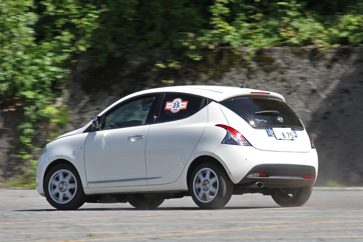 日本ではクライスラーブランドで販売された3代目「イプシロン」をランチア版のようにモディファイした、エントリーネーム「ランチア風イプシロン」。