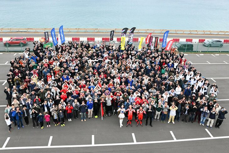 今年も開催された「AOG湘南里帰りミーティング」。611人のオーナーとその家族が、354台のクルマとともに参加した。