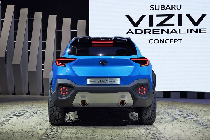 リアの下部にはプロテクターを思わせるデザイン処理も。タフなムードが演出されている。