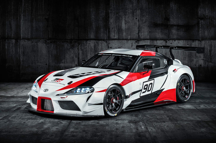 ジュネーブモーターショーで世界初公開された「GRスープラ レーシングコンセプト」。ロングノーズ＆ショートデッキのスタイルは、歴代「スープラ」に通底するものだ。