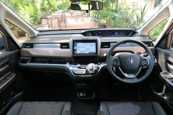 ホンダ・フリード ハイブリッド クロスター（4WD）（インストゥルメントパネルまわり）