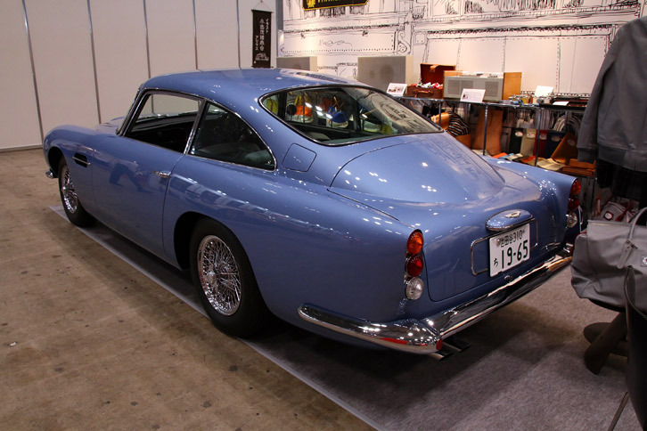 VINTAGELOVERSのブースに展示された「アストン・マーチンDB5」。