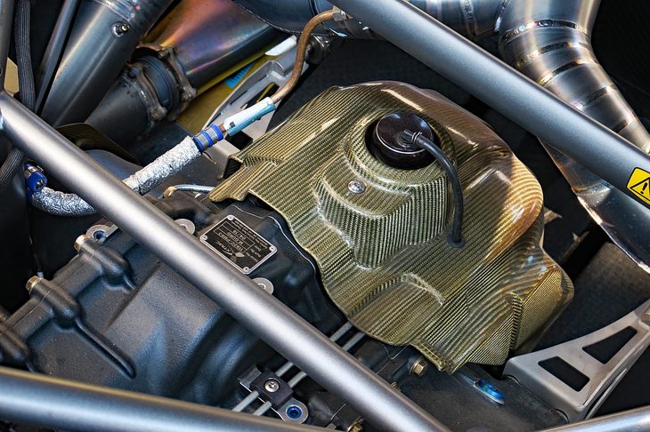 パガーニ・ウアイラ ロードスターBC（XTRAC製7段シーケンシャルトランスミッション）