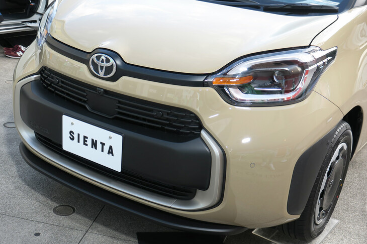 トヨタ・シエンタ ハイブリッドZ E-Four 5人乗り（フロントマスク）