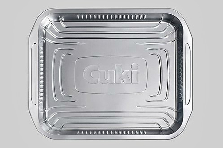 Cuki社のアルミ製調理用トレー「ウルトラフォルツァ」（2012年）。