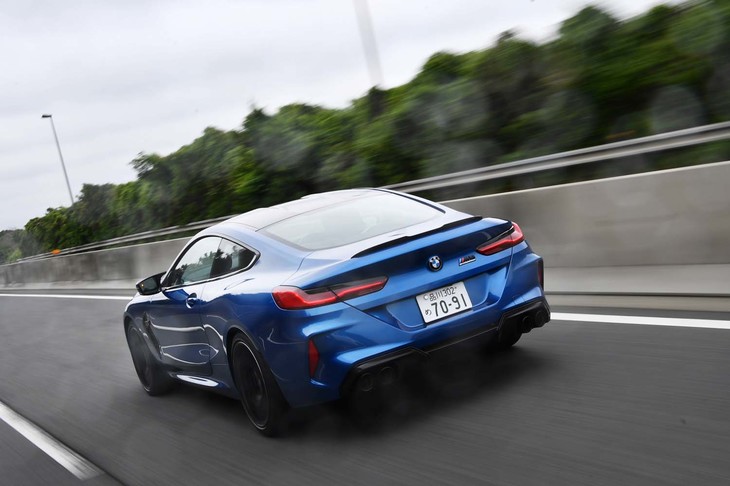 「M8クーペ コンペティション」が0-100km/h加速に要する時間は3.2秒。停止状態から200km/hまでは10.6秒で到達する。