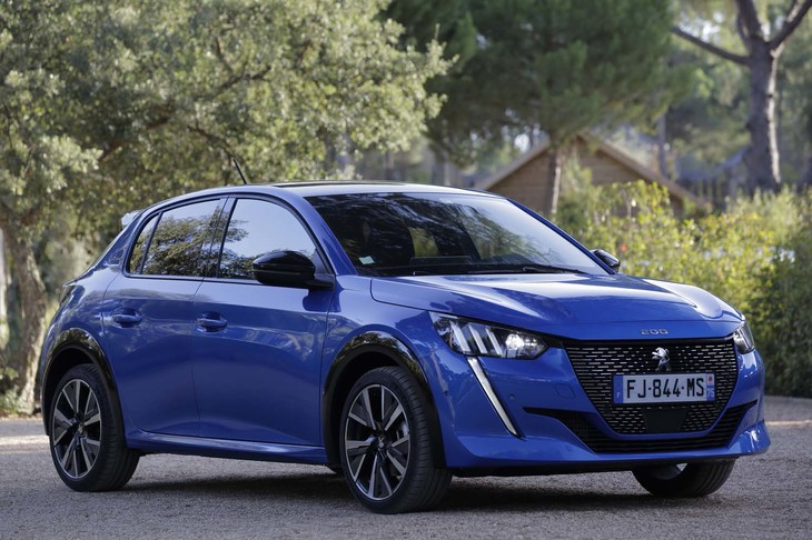 2019年3月のジュネーブモーターショーでデビューした新型「プジョー208」。今回はスポーティーグレード「208 GTライン」（写真）と「208アリュール」、EV「e-208」に試乗した。