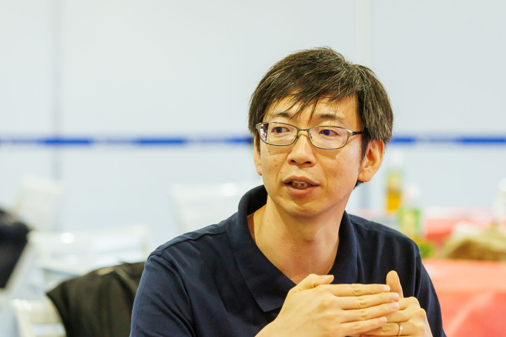 現在のミシュラン製品の特徴とサステイナブル性能について説明を行った日本ミシュランタイヤの研究開発本部PCタイヤ設計部シニアエンジニア 鈴木重隆氏。