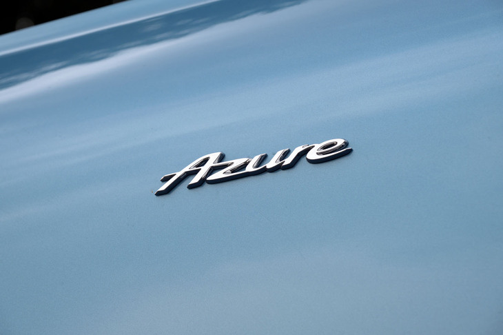 今日における「コンチネンタルGT」のラインナップは、スタンダードグレードに、今回試乗した「アズール」、動力性能を高めた「スピード」、最上級仕様の「マリナー」の4種類で構成される。