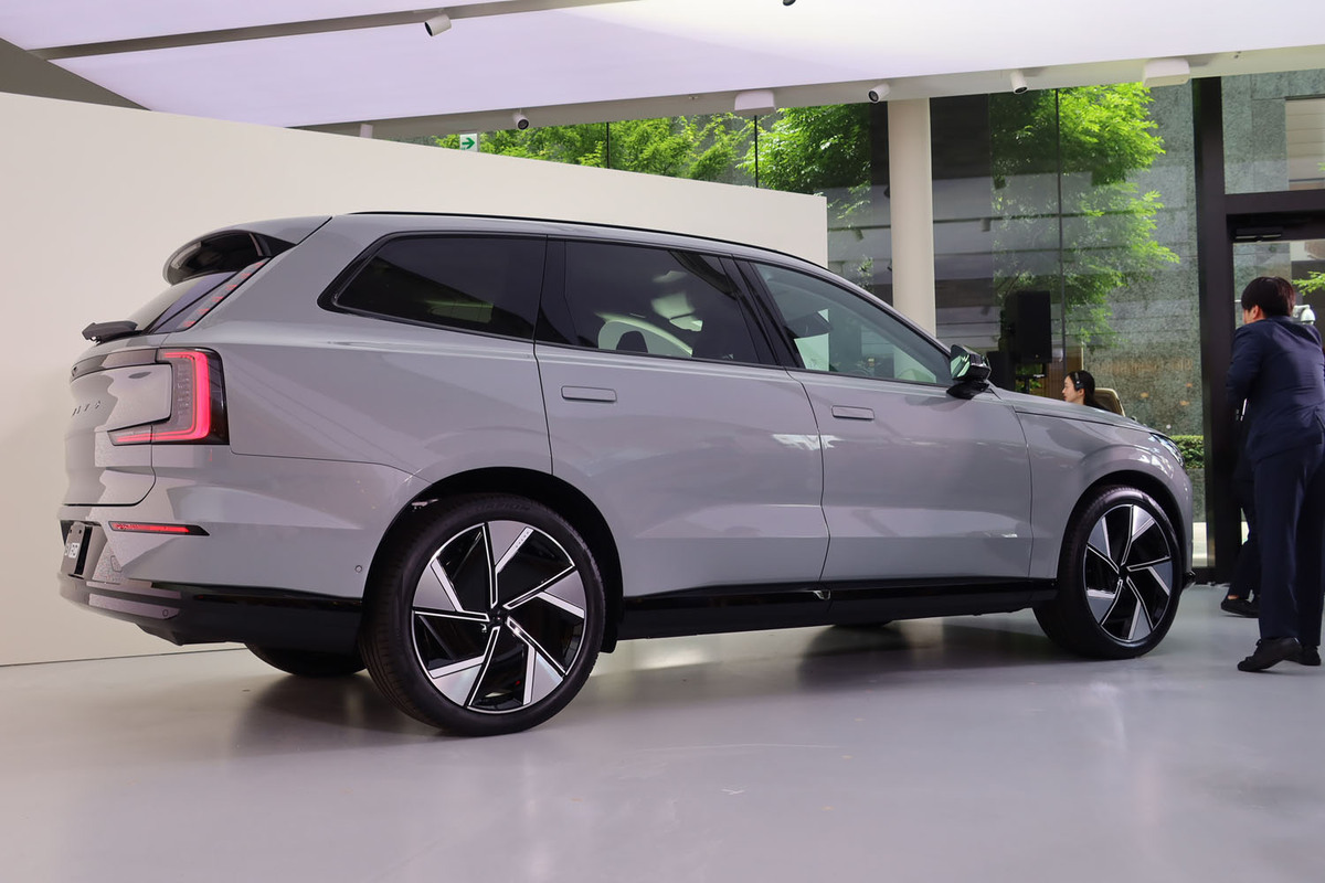 ボルボが100％電動の3列7人乗りSUV「EX90」を発売 【ニュース】 - webCG
