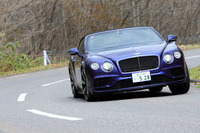 足まわりは前後とも、車高調節機能付きのエアサスペンションが採用されている。