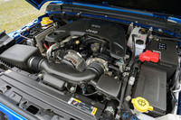 エンジンは自然吸気の3.6リッターV6 DOHC「ペンタスター」。指定燃料がレギュラーガソリンなのがうれしい。