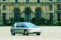 ジョルジェット・ジウジアーロの手による「イタルデザイン・オービット」（1986年）。ベース車両は「フォルクスワーゲン・ゴルフ シンクロ」。