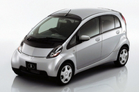 「三菱 i」に、ブラック内装でキメた特別仕様車