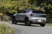 駆動用バッテリーの総電力量は69kWhでWLTCモードの一充電走行距離は500km。今回の試乗を通じての電費は5.4km/kWhと、コンパクトカーとしてはソコソコ、大パワー車としては優秀な数値だった。