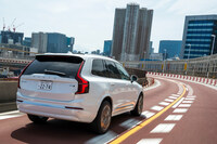 ボルボならではのクリーンな内外装デザインも、他ブランドの大型SUVにはない大きな魅力。ライバルとは異なるこうした個性も、今なお「XC90」が支持される理由のひとつだろう。