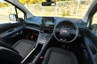 ディフェンダー130アウトバウンド（4WD/8AT）／フィアット・ドブロ（FF/8AT）／アバルト500eツーリスモ カブリオレ（FWD）【試乗記】の画像