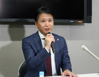 今回の改革案について説明する、トヨタ自動車の長田 准 国内販売事業本部副本部長。販売店での取り扱い車種を改めることについては、当初は販売者側の反発もあったという。