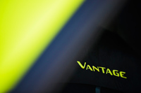 “GT色”の強い車種が多いアストンマーティンにあって、「ヴァンテージ」はピュアスポーツ、リアルスポーツと称されるモデルとなっている。