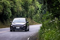 テスト車のボディーカラーは有償色の「ダークブルー」。全6色から選べる。