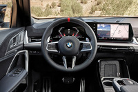 インストゥルメントパネルは、10.25インチのメーターパネルと10.7インチのタッチ式センターディスプレイというおなじみの組み合わせ。