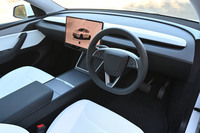 テスラ・モデルYプレミアム ロングレンジAWD（4WD）の画像