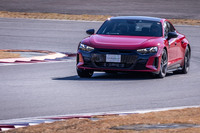 「RS e-tron GT」の駆動方式は4WDで、前後アクスルそれぞれに1つずつ、計2つの永久磁石同期式電動モーターが搭載されている。ローンチコントロール使用時の最高出力は646PS、最大トルクは830N・m。