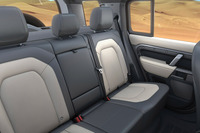 「ランドローバー・ディフェンダー」に390台の限定車「イースナーエディション」登場の画像