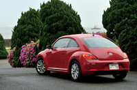 後方まで伸びたルーフデザインによりどっしりと力強い印象になったリアビュー。