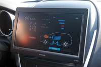 シリーズ走行で、エンジンが発電し、回生ブレーキから充電も行っている状態。